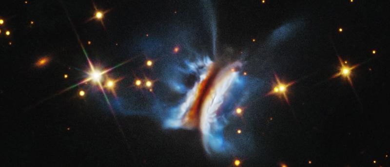 Hubble entdeckt ungewöhnliche protoplanetare Scheibe