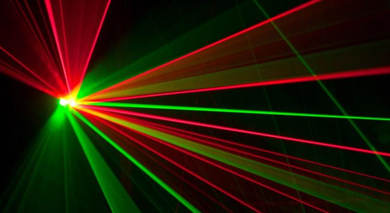 Ein neuer Laser aus Biomaterialien: Birkenblätter und Erdnusskerne