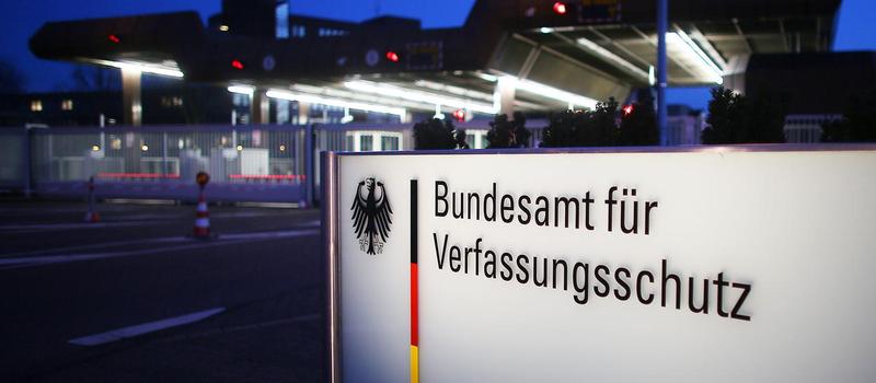 Die AfD und der Verfassungsschutz: Juristische und demokratietheoretische Implikationen der Kölner Gerichtsentscheidung