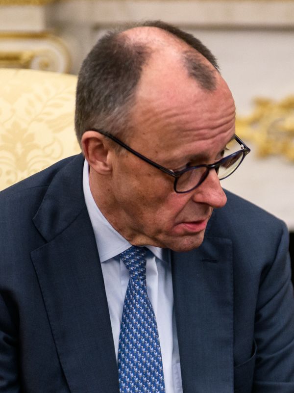 Friedrich Merz und die Gratwanderung zwischen Völkerrecht und transatlantischer Partnerschaft