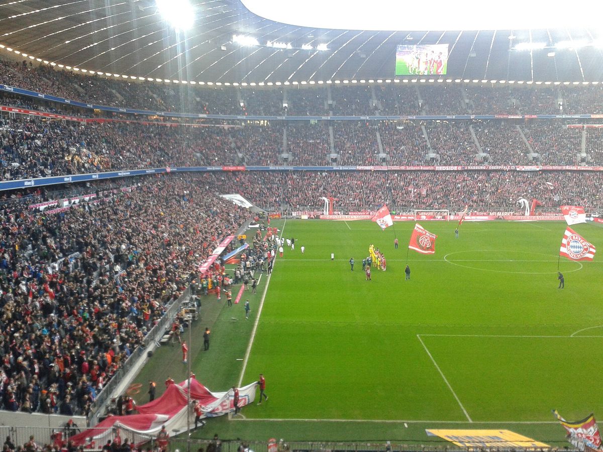 FC Bayern dominiert Hoffenheim – Rote Karte verändert das Spiel