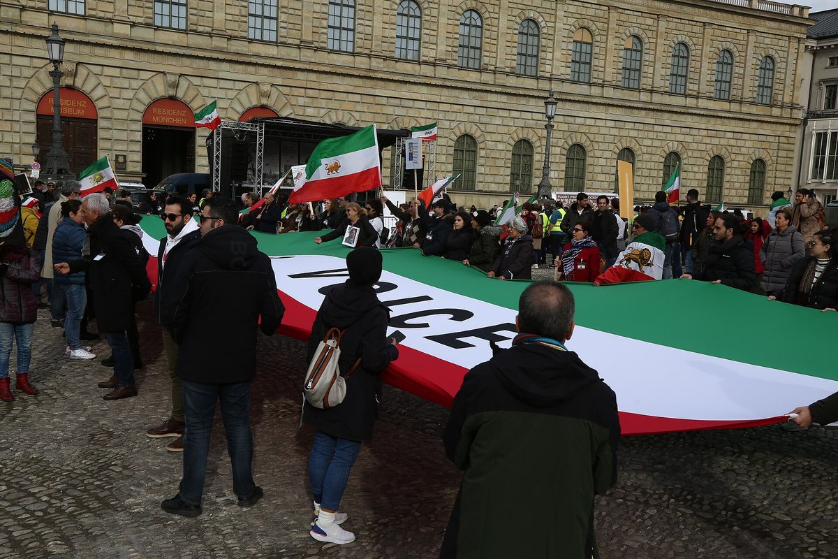 Münchner Sicherheitskonferenz: Massenproteste gegen das iranische Regime und internationale Reaktionen