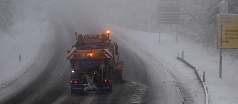 Wintersturm Elli: Verkehrschaos und Unfälle in Deutschland